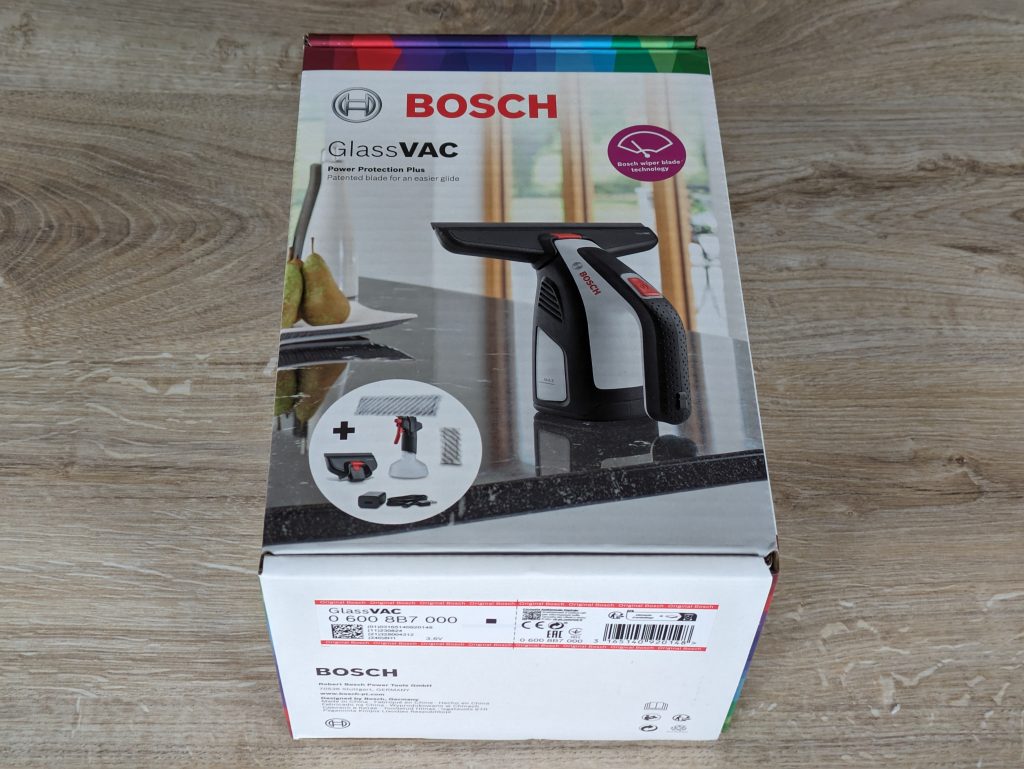 Verpackung des Bosch Home and Garden GlassVAC Fenstersaugers von vorne
