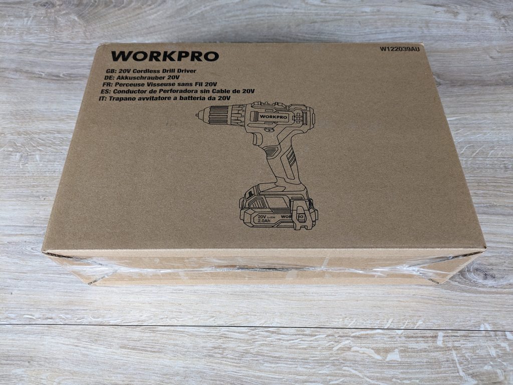 Verpackung des WORKPRO ‎W122039AU Akkuschraubers von vorne