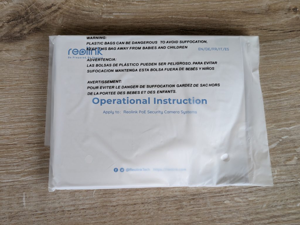 Verpackung für Anleitung, Aufkelber und Montageschablonen des RLK8-800B4 Reolink Überwachungskamera-Sets