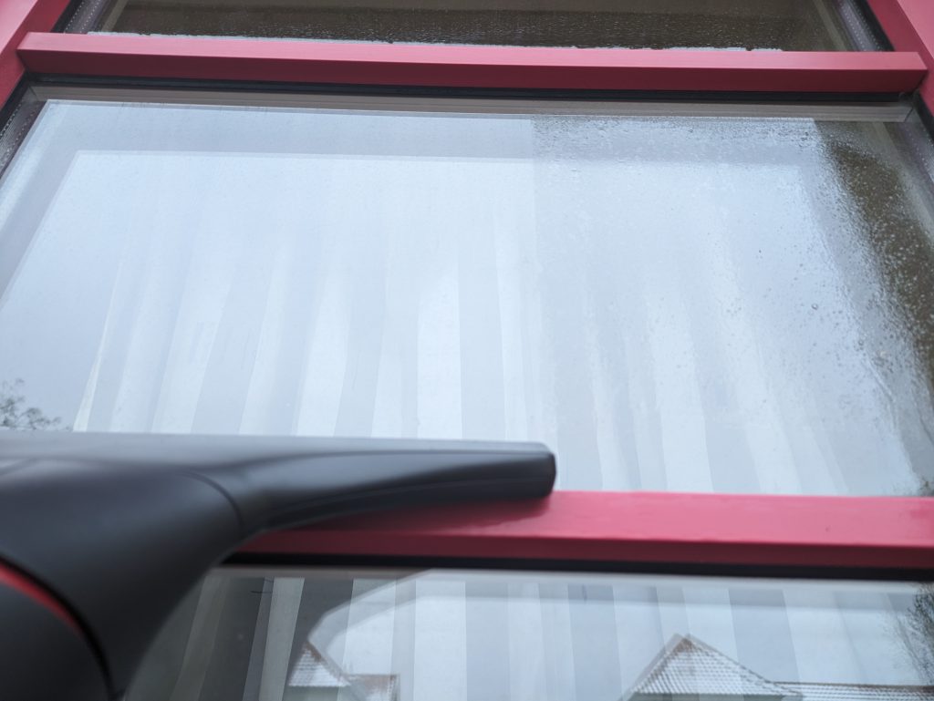 Vileda Windomatic Power Fenstersauger im Betrieb