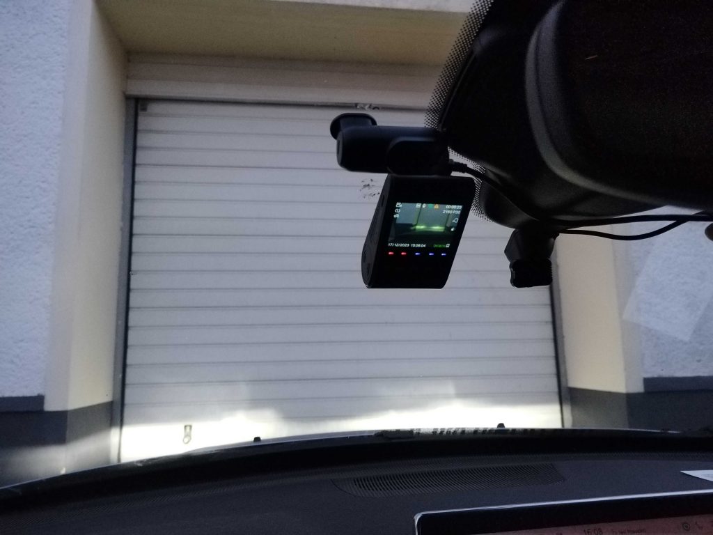 Viofo A229 Pro 3CH im Auto