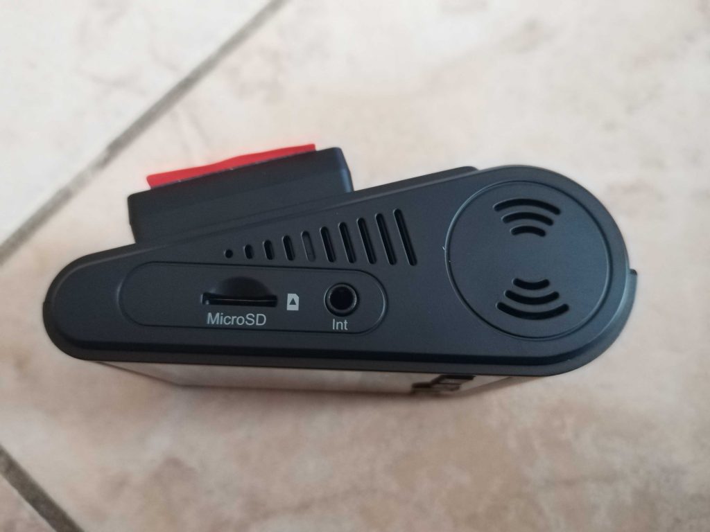 Viofo A229 Pro 3CH von der rechten Seite