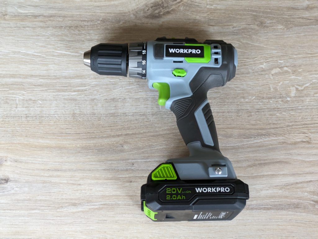 WORKPRO ‎W122039AU Akkuschrauber von vorne, nach links ausgerichtet