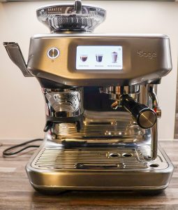 Sage Barista Touch Impress Siebträgermaschine aufgebaut