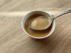 Jacobs Barista Editions Espressobohnen Crema im Löffel