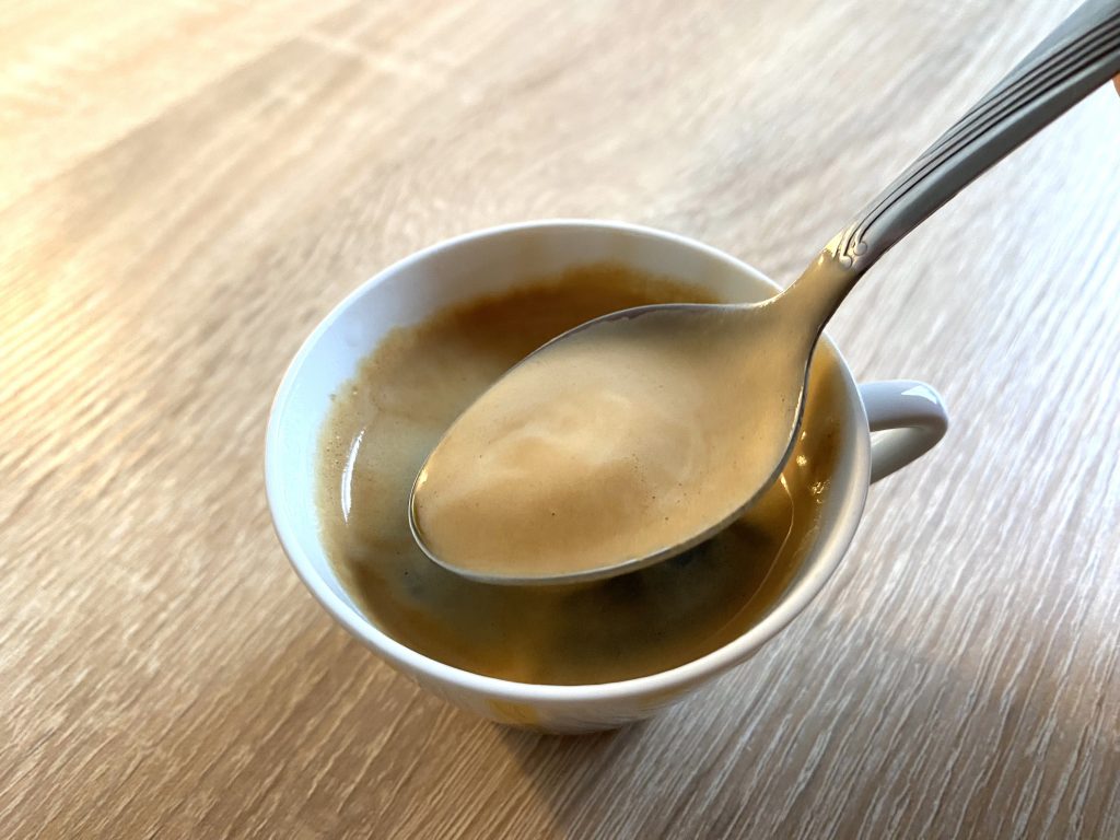 Lavazza Espresso Barista Gran Crema Espressobohnen Crema im Löffel