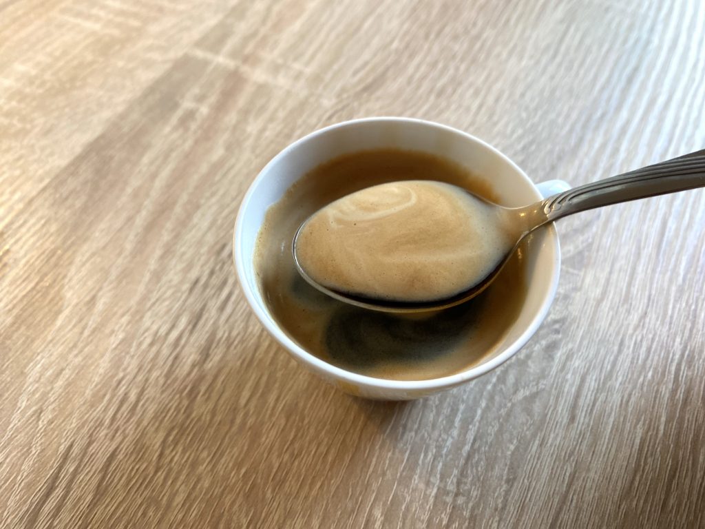 Melitta Barista Classic Espressobohnen Crema im Löffel