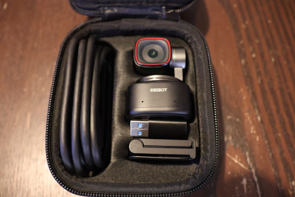 OBSBOT Tiny 2 Webcam Tasche offen mit Inhalt