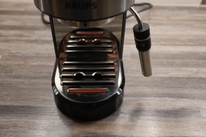 Krups Virtuoso Espresso Siebträgermaschine Auffangschale eingebaut
