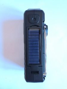 Acta Berg 0001-GR Kurbelradio, Ansicht von oben mit Solarzellen