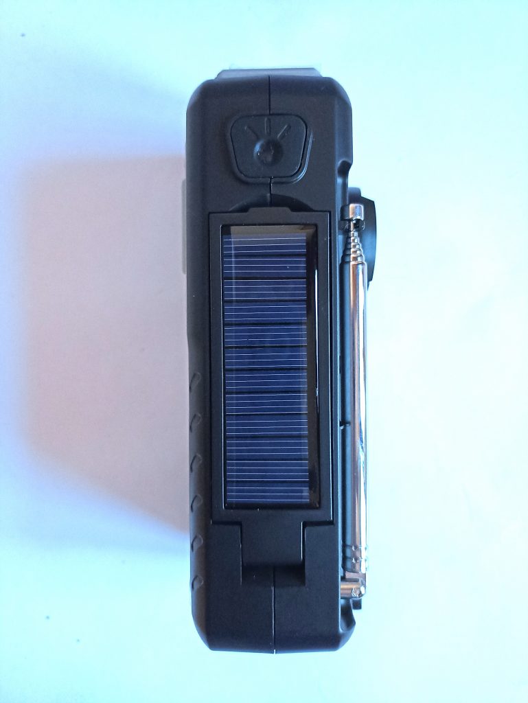 Acta Berg 0001-GR Kurbelradio, Ansicht von oben mit Solarzellen