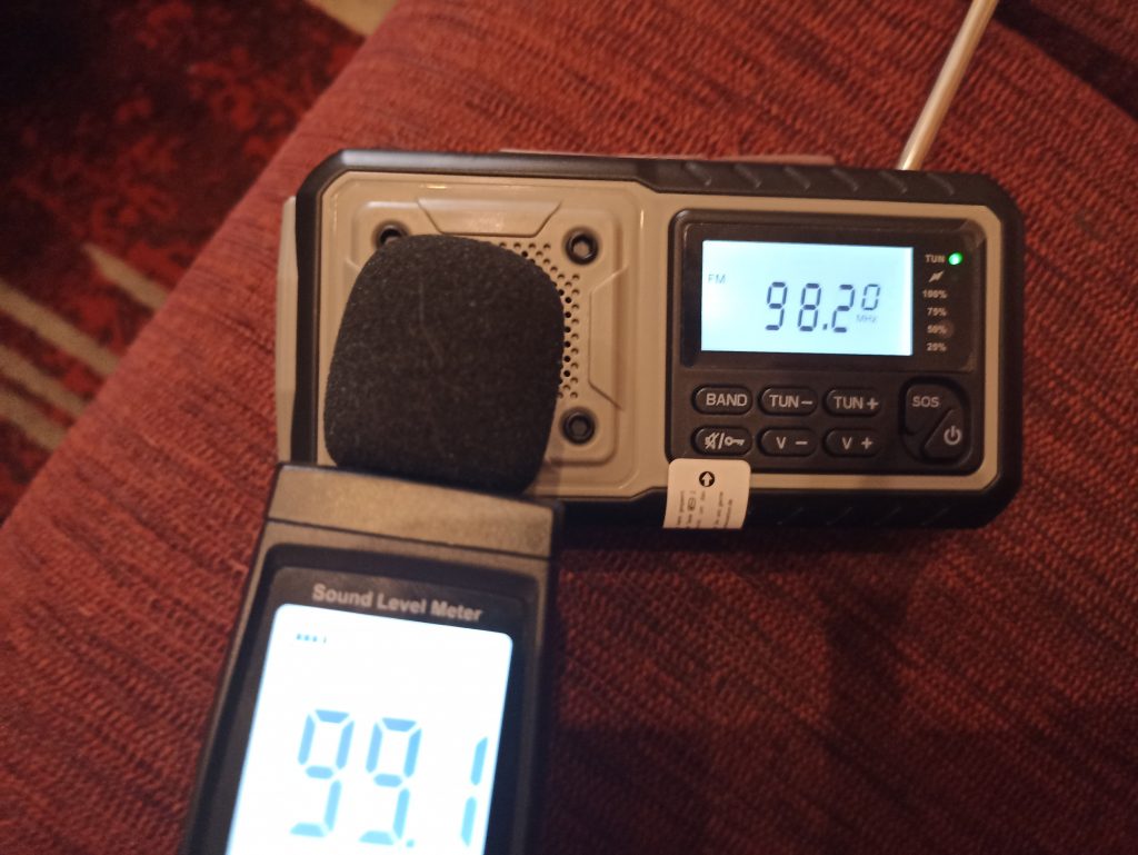 Acta Berg 0001-GR Kurbelradio, Lautstärke Radio in Dezibel