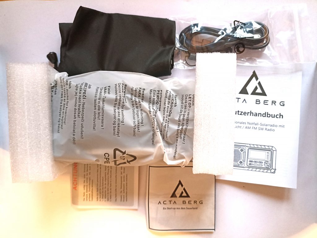Acta Berg 0001-GR Kurbelradio, Lieferumfang mit Innenverpackung