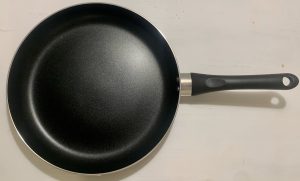 Amazon Basics Pfannen-Set Pfanne von oben