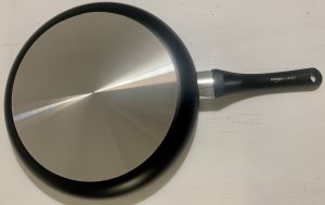 Amazon Basics Pfannen-Set Pfanne von unten