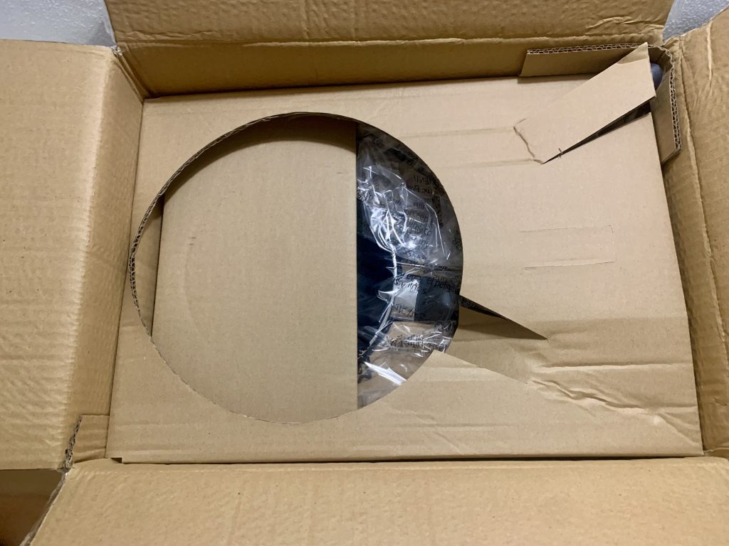 Amazon Basics Pfannen-Set geöffneter Karton Verpackungsart
