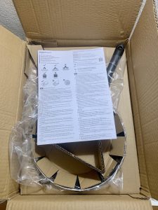 Amazon Basics Pfannen-Set im geöffneten Karton