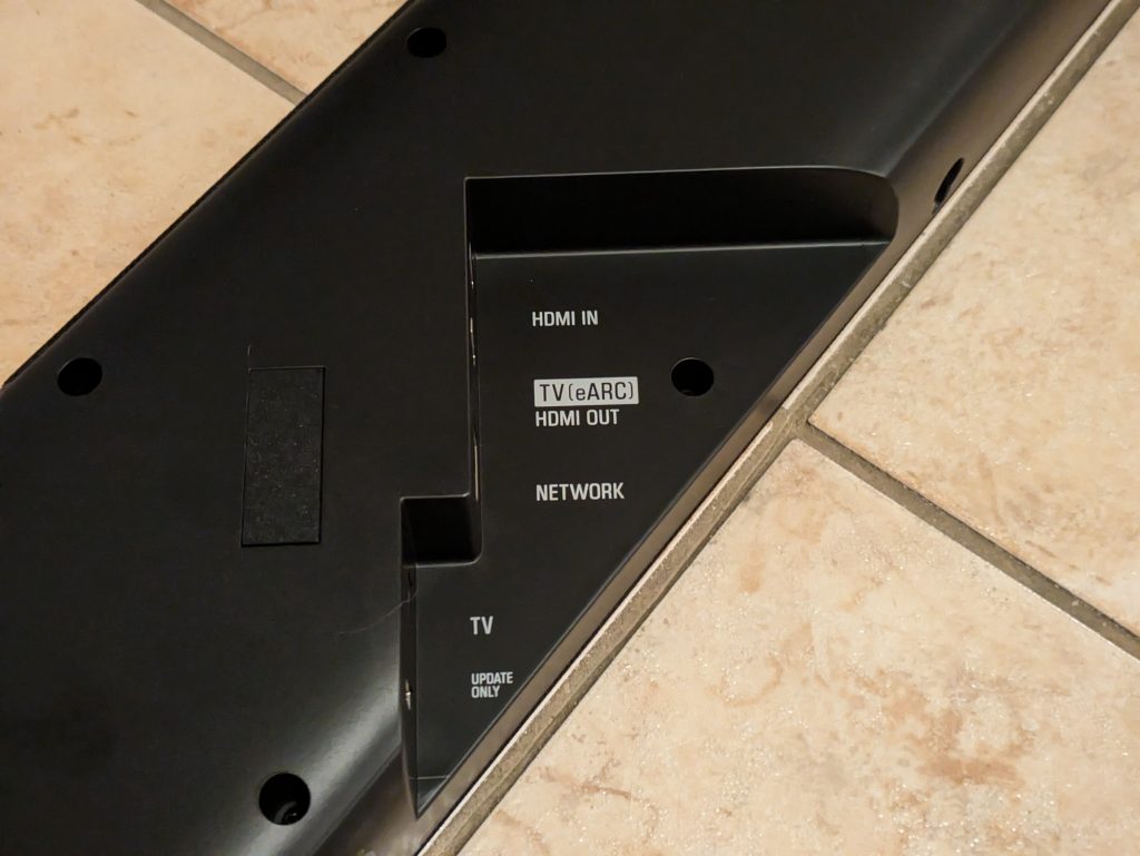 Anschlüsse der Yamaha True X Bar 50A Soundbar mit lesbare Schriftzüge