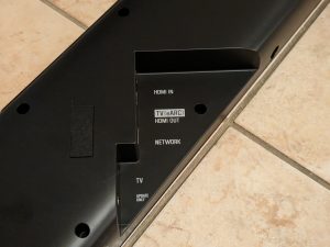 Anschlüsse der Yamaha True X Bar 50A Soundbar mit lesbare Schriftzüge