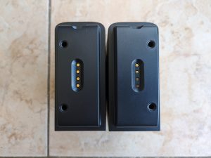 Anschlüsse der seitlichen Lautsprecher der JBL Bar 800 Soundbar