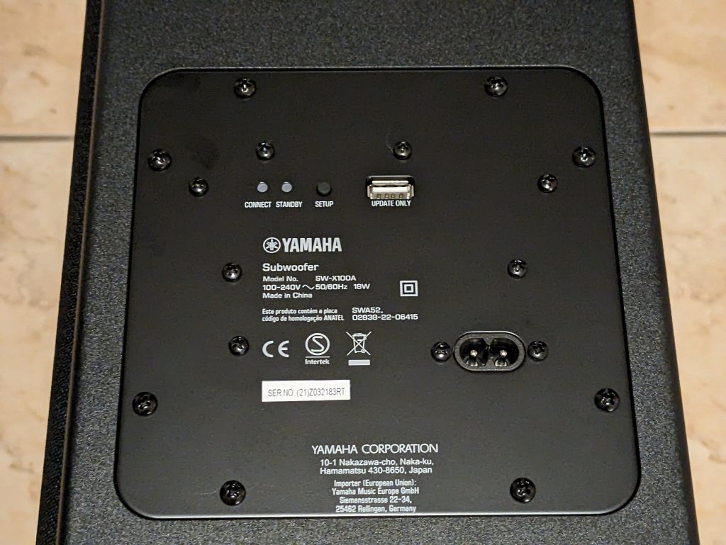 Anschlüsse des Subwoofers der Yamaha True X Bar 50A Soundbar