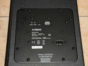 Anschlüsse des Subwoofers der Yamaha True X Bar 50A Soundbar