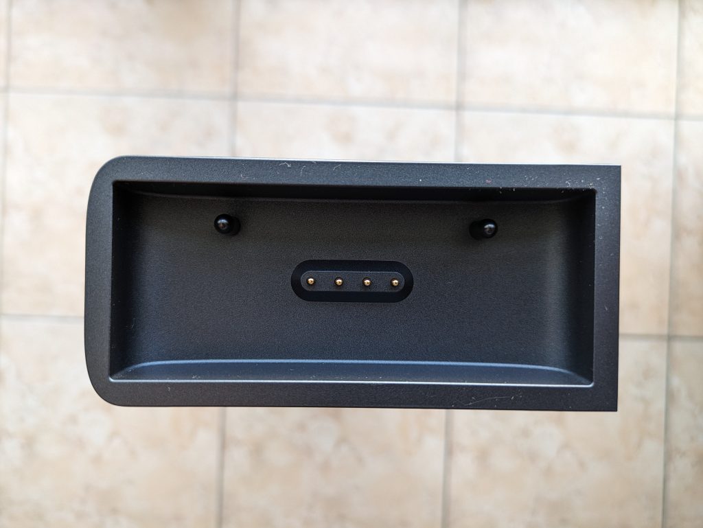 Anschluss der seitlichen Lautsprecher der JBL Bar 800 Soundbar