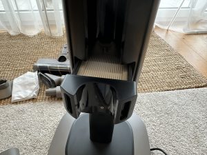 Basisstation des Dreame Z10 Station Akku-Staubsauger geöffnet