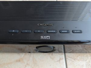Bedienfeld der Creative SXFI CARRIER Soundbar