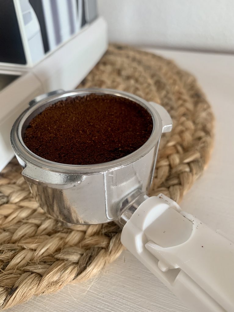 Cecotec Cafelizzia 790 White Siebträgermaschine Kaffeepulver im Siebträger