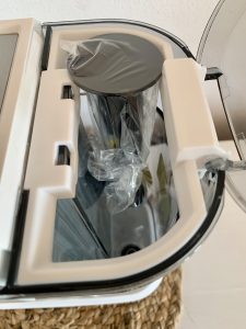 Cecotec Cafelizzia 790 White Siebträgermaschine Wassertank mit weiterem Zubehör von oben
