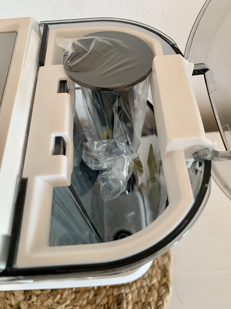 Cecotec Cafelizzia 790 White Siebträgermaschine Wassertank mit weiterem Zubehör von oben