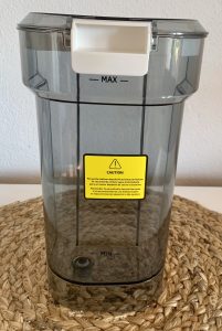 Cecotec Cafelizzia 790 White Siebträgermaschine Wassertank von vorne