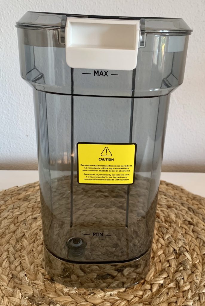 Cecotec Cafelizzia 790 White Siebträgermaschine Wassertank von vorne