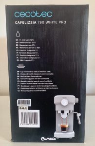 Cecotec Cafelizzia 790 White Siebträgermaschine im Karton von der linken Seite