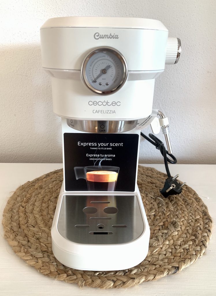 Cecotec Cafelizzia 790 White Siebträgermaschine von vorne