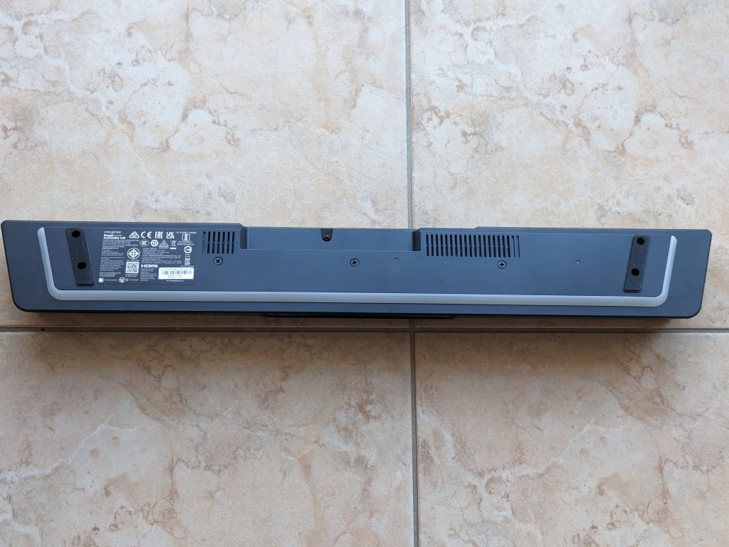 Creative Soundblaster Katana V2 Soundbar von unten