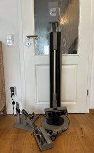 Dreame Z10 Station Akku-Staubsauger in der Basisstation mit Zubehör