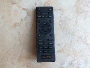 Fernbedienung der Creative SXFI CARRIER Soundbar von oben