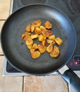 Fissler Adamant® Classic Plus Pfanne bei der Zubereitung von Bratkartoffeln