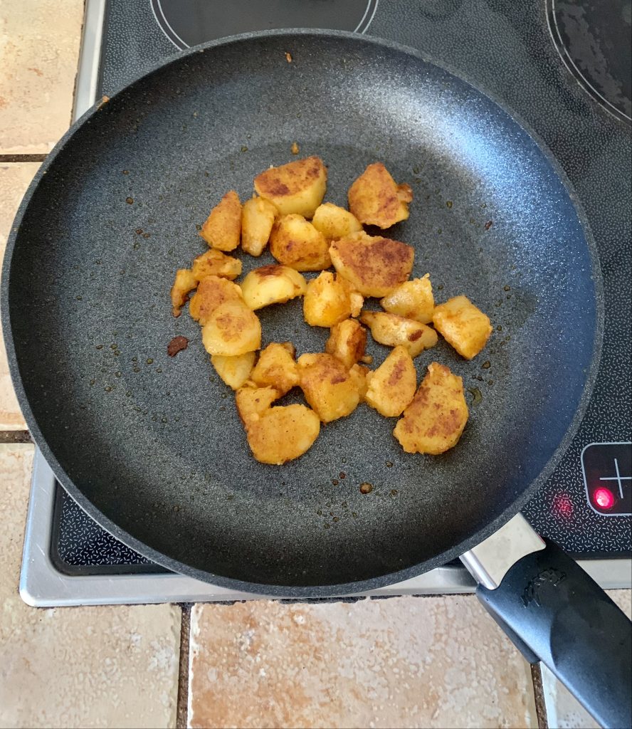 Fissler Adamant® Classic Plus Pfanne bei der Zubereitung von Bratkartoffeln