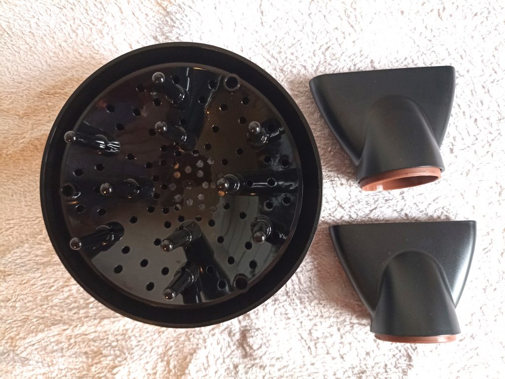 GRUNDIG Naturashine HD 8080 Haartrockner, Aufsätze