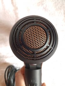 GRUNDIG Naturashine HD 8080 Haartrockner, Rückansicht, Luftfilter (nicht abnehmbar)