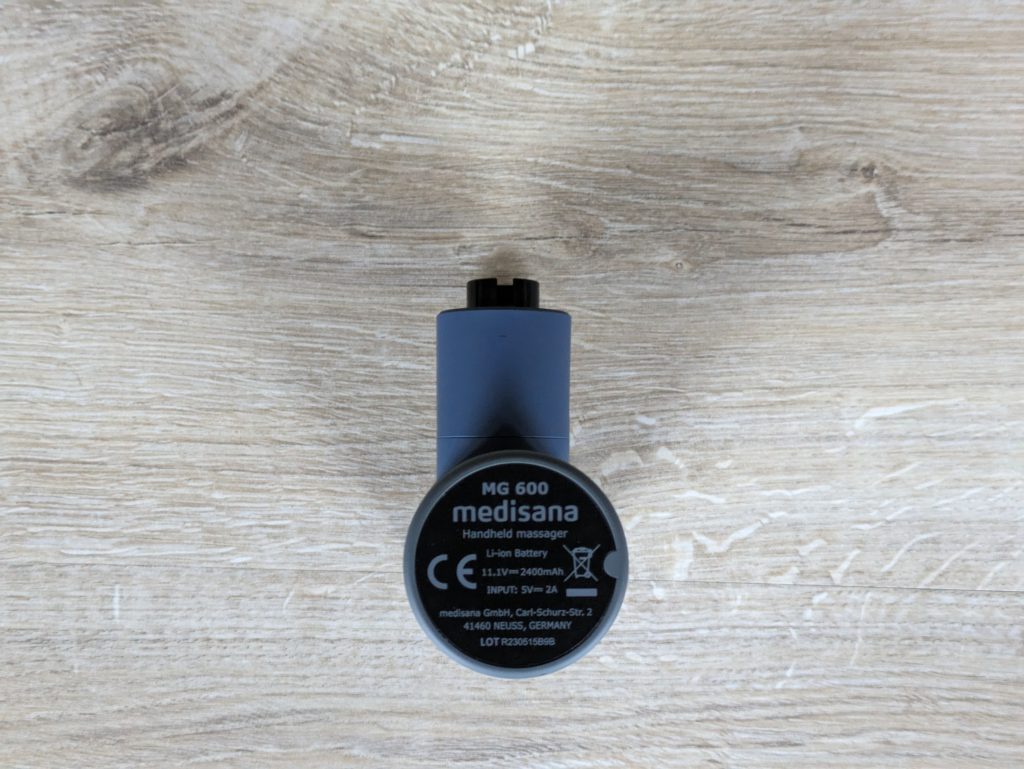 Medisana MG600 Massagepistole von unten in der Fernansicht