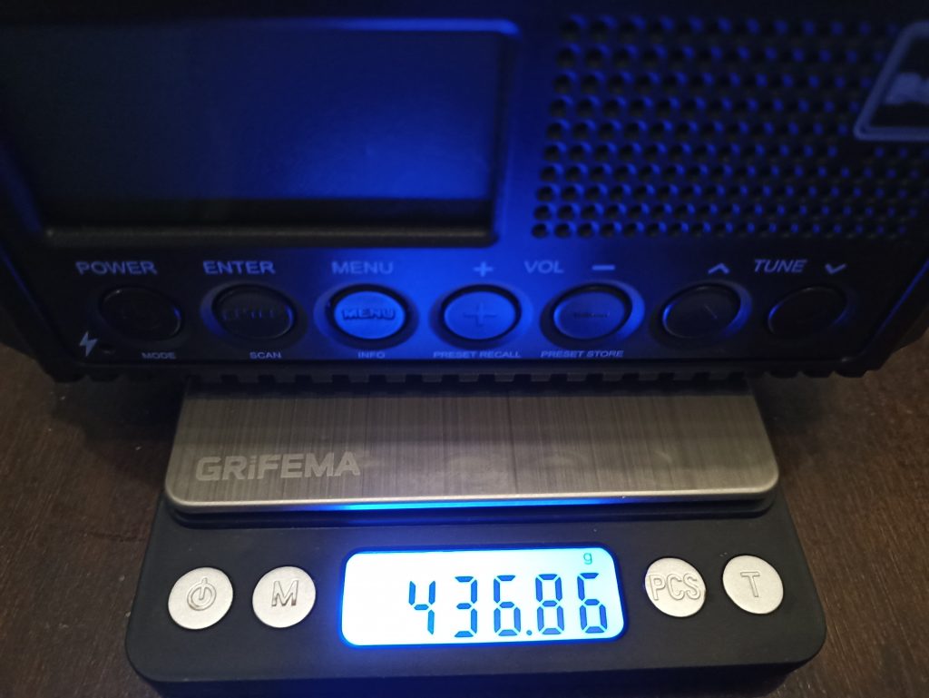 Mesquool CR 1009 Pro Kurbelradio, Gewicht auf der Waage