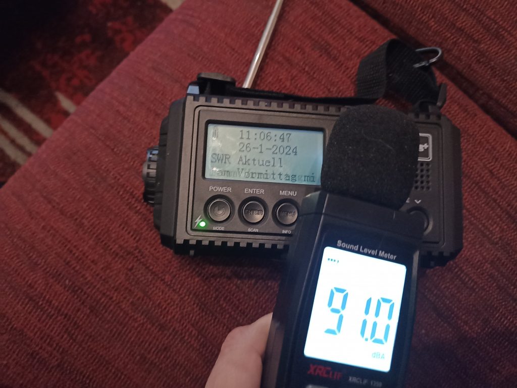 Mesqool CR 1009 Pro Kurbelradio, Lautstärke Radio in Dezibel