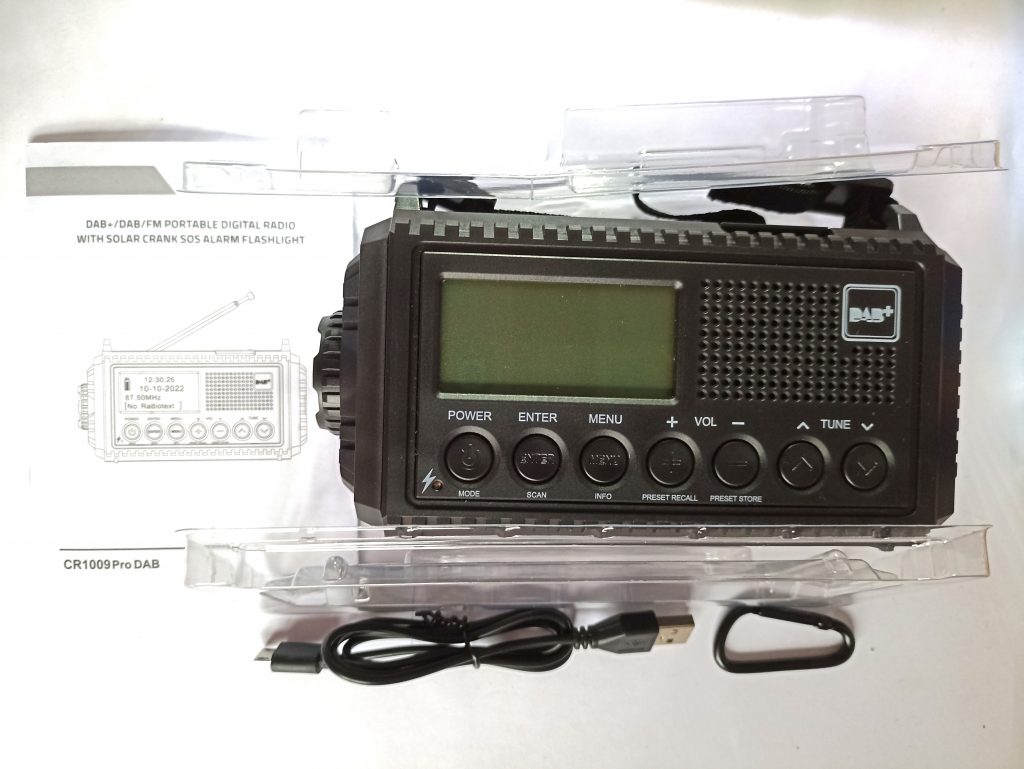 Mesquool CR 1009 Pro Kurbelradio, Lieferumfang mit Innenverpackung