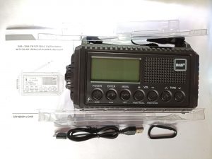 Mesquool CR 1009 Pro Kurbelradio, Lieferumfang mit Innenverpackung