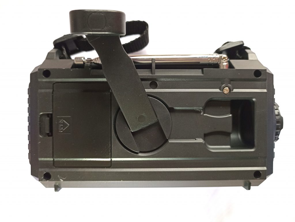 Mesquool CR 1009 Pro Kurbelradio, Rückansicht mit gelöster Kurbel