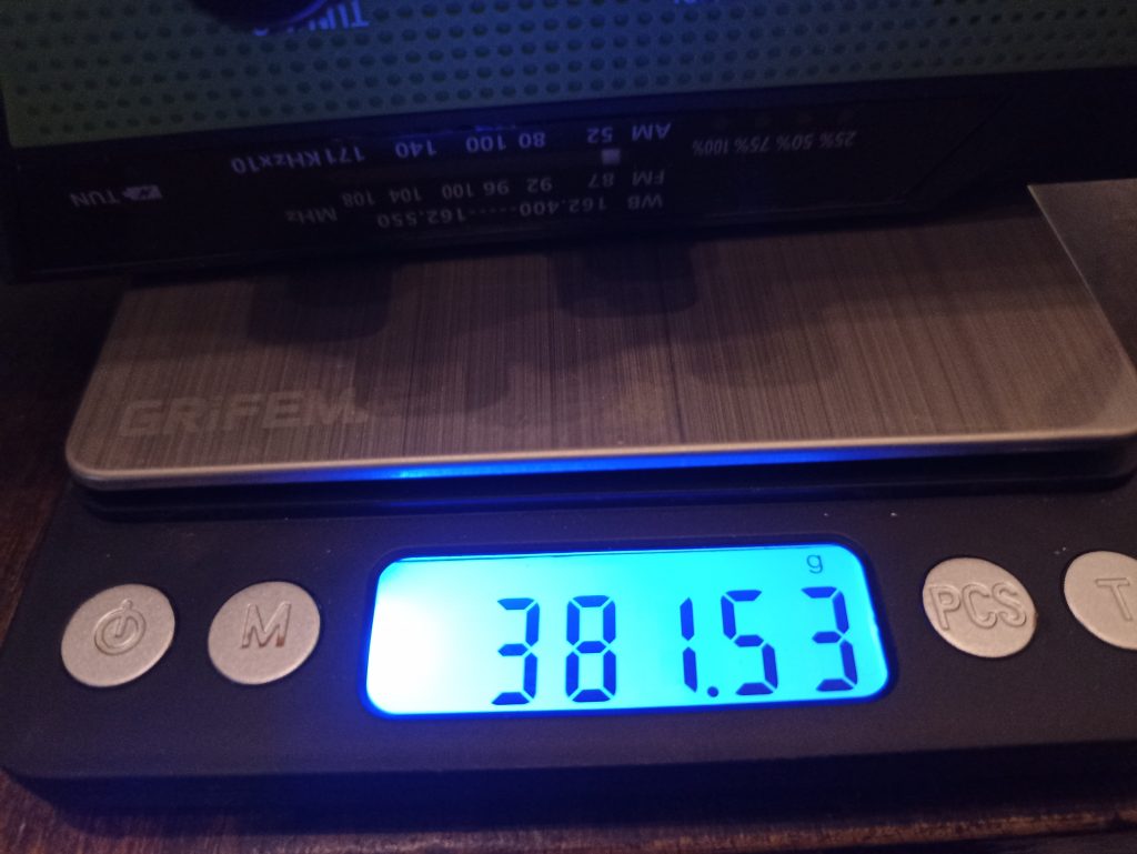 Nigecue Radio01-d Kurbelradio, Gewicht auf der Waage